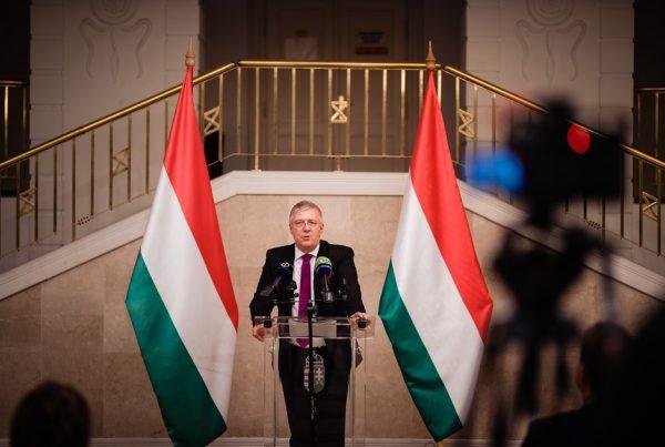 Kis és közepes cégeket támogat a kormány októbertől 2 sajtótájékoztató, Krisán László