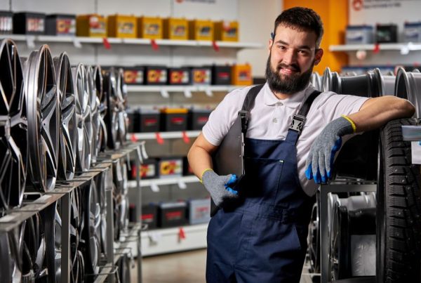 gépjárműalkatrész-kiskereskedelem